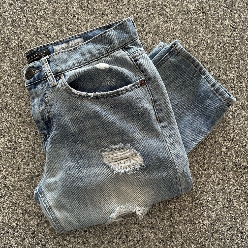 Aeropostale Boyfriend Jeans Womens 4 31x28 Mid Rise Distressed Light Weight Wash